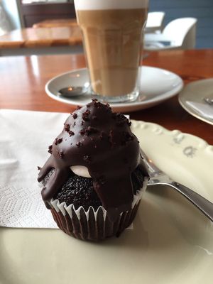 vegan romeo cupcake  at Marshalls Mum in Leipzig