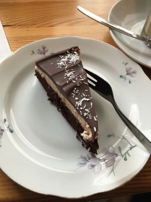 bounty cake vegan at Marshalls Mum in Leipzig