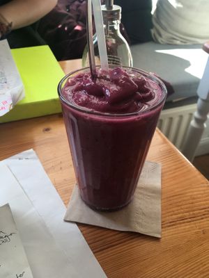 vegan blueberry shake at Marshalls Mum in Leipzig