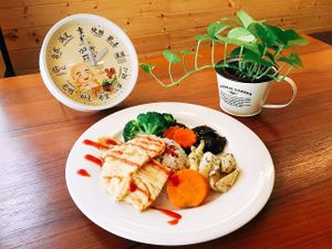 Cheerful set at LN Fortunate Coffee 幸福咖啡 - Fengyuan District in Taichung