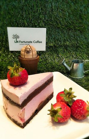 Strawberry  cake at LN Fortunate Coffee 幸福咖啡 - Fengyuan District in Taichung