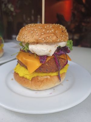 Lentils burger 🦜 at Jonny Aldana in Barcelona