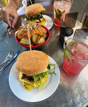 Ginger limonade, burger and romesco potatoes at Jonny Aldana in Barcelona