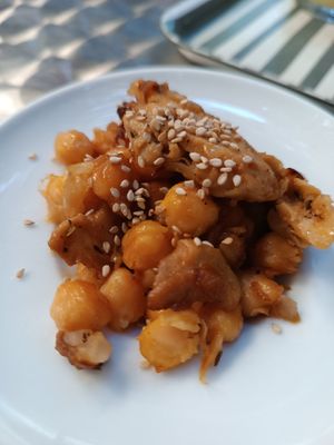 Aperitivo de garbanzos con heura at Jonny Aldana in Barcelona