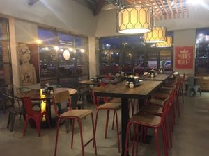 Restaurant at Mod Pizza - Cardigan Fields in Leeds