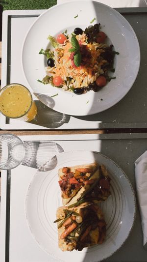 Hummus toasts topped with roasted veggies at Espaco Portal in Maia