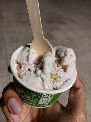 🌱Non-dairy Strawberry Cheesecake. Really good, recommend it!😋 | Dairy-Truth.com at Ben & Jerry's - Condado in Condado