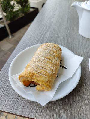 Strudel con mele, mandorle e cannella at Pasticceria Da Angelo in Selvazzano Dentro