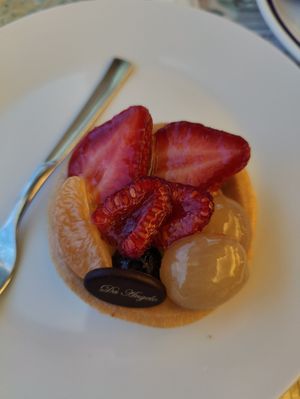 Crostatina con frutta fresca e crema pasticcera at Pasticceria Da Angelo in Selvazzano Dentro