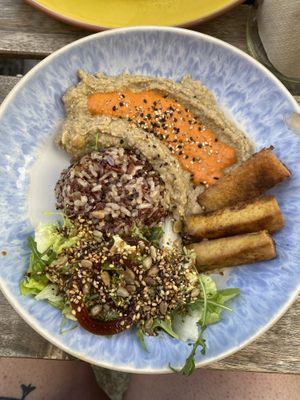 Vegan bowl with hummus & smoked tofu  at The Food for Real in Lisbon