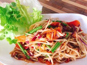 Som Tam Thai (Papaya Salad) at Bee Vegan in Chiang Mai