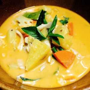 Pineapple curry at Bee Vegan in Chiang Mai