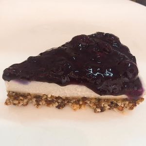 Blueberry cheesecake Vegan!!
-vegan 100%
-Sugar Free
-Gluten Free at Bee Vegan in Chiang Mai