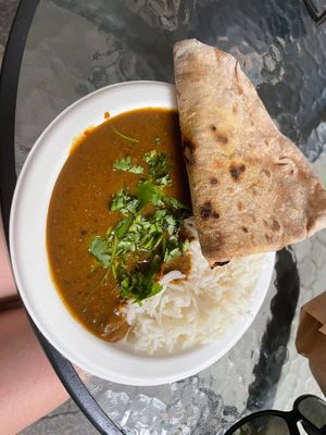 Lunch with chapati and rice at Hariprasad Samosa & Curry in Krakow
