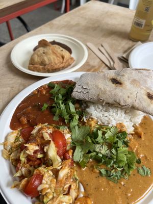 Mixed Curry (yellow cauliflower) and apple cinnamon Samosa  at Hariprasad Samosa & Curry in Krakow