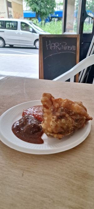 Samosa at Hariprasad Samosa & Curry in Krakow