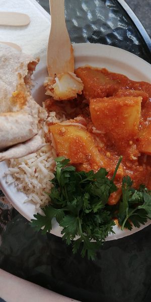 Curry with rice and chapati at Hariprasad Samosa & Curry in Krakow