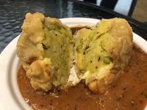 Potato pea and chilli at Hariprasad Samosa & Curry in Krakow