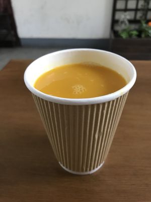 Mango lassi at Hariprasad Samosa & Curry in Krakow