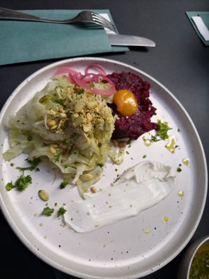 Biet tartaar met venkelsalade at Knol & Kool Bistro & Superet in Ghent