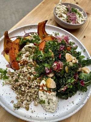 Smaakvolle herfstsalade. at Knol & Kool Bistro & Superet in Ghent