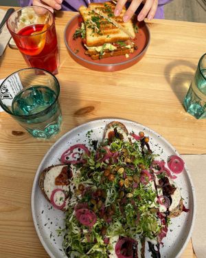 Above: Club sandwich 
Under: Amandelricotta toast at Knol & Kool Bistro & Superet in Ghent