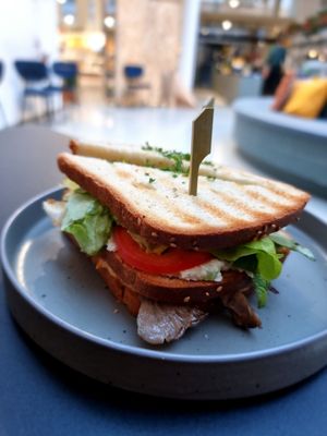 Club sandwich at Knol & Kool Bistro & Superet in Ghent