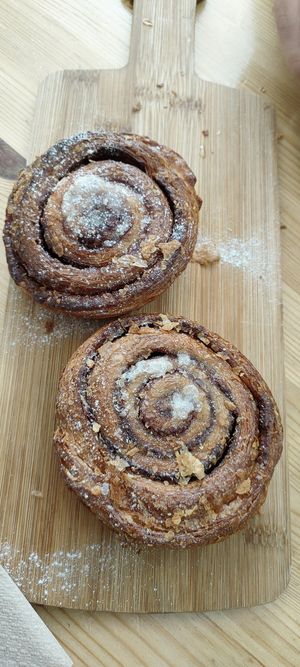 Cinnamon rolls at Knol & Kool Bistro & Superet in Ghent