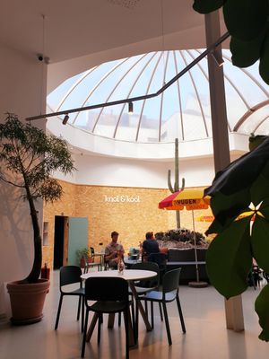 Inside at Knol & Kool Bistro & Superet in Ghent