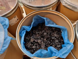 Dried fruits, bring your own packaging at Knol & Kool Bistro & Superet in Ghent