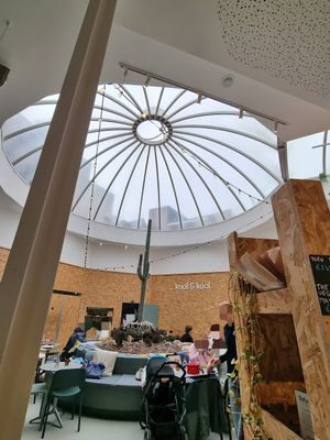 Interior back area at Knol & Kool Bistro & Superet in Ghent