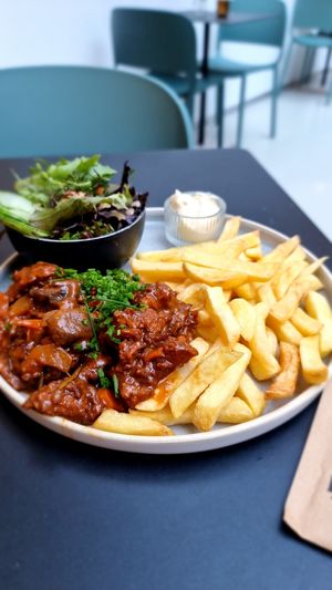 Flemish stew with fries at Knol & Kool Bistro & Superet in Ghent