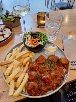 the v-balls in tomato sauce at Knol & Kool Bistro & Superet in Ghent