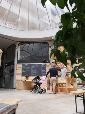 lots of natural light at Knol & Kool Bistro & Superet in Ghent