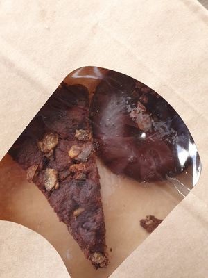 Brownie and donut to take away at Knol & Kool Bistro & Superet in Ghent