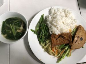 Soup + com dia at Moc Nhien in Hue