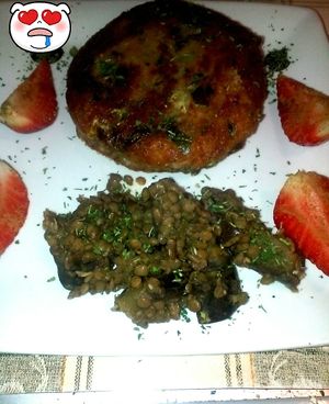 Le repas est très délicieux, les ingrédients variés, on a pris deux plats Veggi burger et filo pastry, aussi le menu ne contient que des plats végétariens et vegan
On a beauc at Le Corail at Latifa in Essaouira