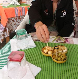 Little appetizer: banana and apple with cinnamon, olives at Le Corail at Latifa in Essaouira