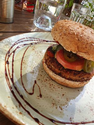Burger at Little Erth in Dubai
