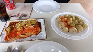 Papas arrugas con mojo y queso ahumado a las tres salsas. at La Montaña - Casa Efigenia in La Gomera