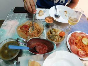 Menú con potaje de berros y puchero, y el escalón de verduras con mojo de locos at La Montaña - Casa Efigenia in La Gomera