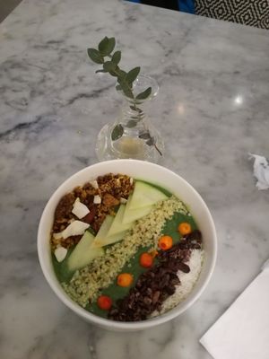 Green smoothie at Date + Kale in Helsinki