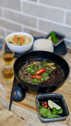 Vietnamese Be-Pho, Thai Green Curry Rice at NomVnom - Tai Seng in Central Singapore