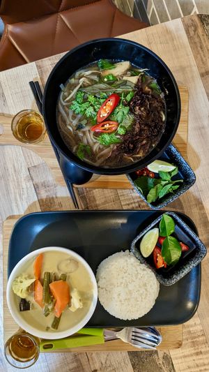 Vietnamese Be-Pho, Thai Green Curry Rice at NomVnom - Tai Seng in Central Singapore