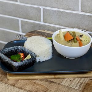 Thai Green Curry Rice at NomVnom - Tai Seng in Central Singapore