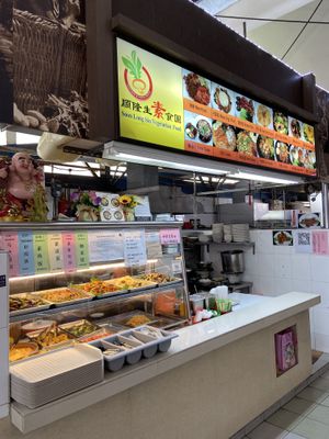 The store front at Soon De Vegetarian 顺德素食 in North Singapore