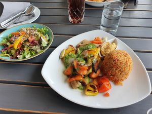 Couscous Gericht mit einem Beilagensalat at Badezeit Strandrestaurant in Westerland