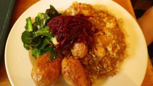 Curry with side salad at Iydea in Brighton