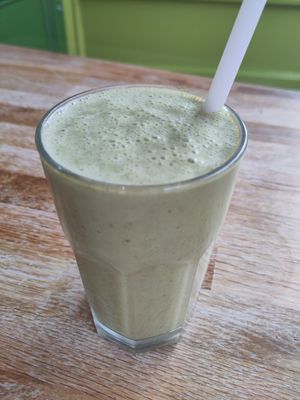 Spin me green smoothie at Iydea in Brighton