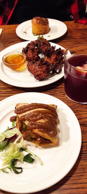 Samosas e bahjan at Chilimosa in Tarifa